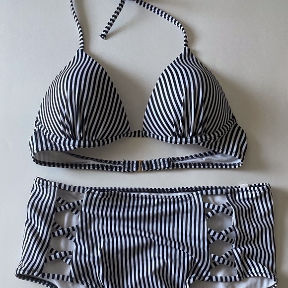 2 Piece Bikini Set - Picture 3 of 7